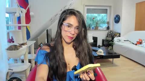 Snapshot of tiny_williams chatting on 11, 9, 2025 Tiny online show from 11, 9, 2025