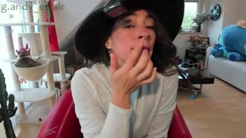 Snapshot of tiny_williams chatting on 27, 9, 2025 Tiny online show from 27, 9, 2025