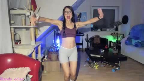 Snapshot of tiny_williams chatting on 13, 10, 2025 Tiny online show from 13, 10, 2025