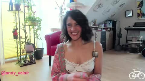 Snapshot of tiny_williams chatting on 5, 5, 2026 Tiny online show from 5, 5, 2026