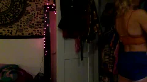 tinyandtatted420 online show from 3, 11, 2025