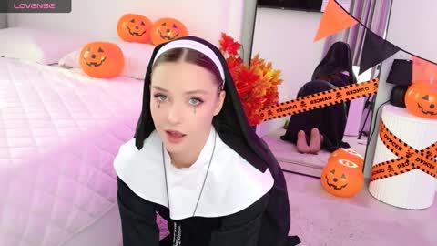 Snapshot of tinyangelxx chatting on 28, 10, 2025 Im Tiny -- Online at 8 AM GMT online show from 28, 10, 2025