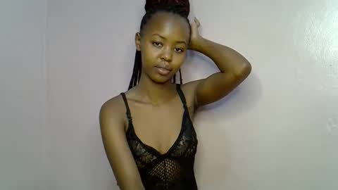 Snapshot of tinybarbie_ chatting on 27, 10, 2025 Barbie online show from 27, 10, 2025