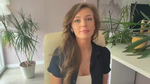 Snapshot of tinybliss chatting on 11, 5, 2026 Mona online show from 11, 5, 2026
