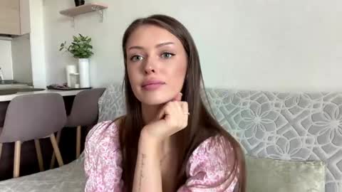 Snapshot of tinybliss chatting on 18, 5, 2026 Mona online show from 18, 5, 2026