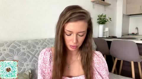 Snapshot of tinybliss chatting on 20, 5, 2026 Mona online show from 20, 5, 2026