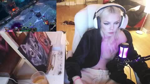 stage Kylie Sinner  brand CLITBAIT online show from 11, 2, 2025