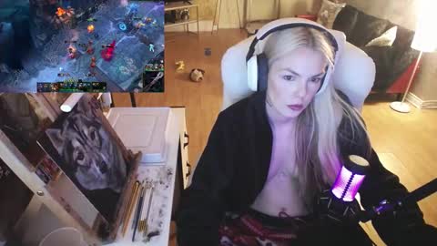 stage Kylie Sinner  brand CLITBAIT online show from 15, 2, 2025