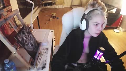 stage Kylie Sinner  brand CLITBAIT online show from 18, 2, 2025