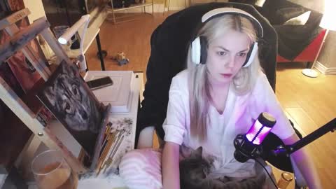 stage Kylie Sinner  brand CLITBAIT online show from 23, 2, 2025