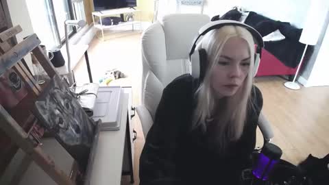 stage Kylie Sinner  brand CLITBAIT online show from 26, 2, 2025