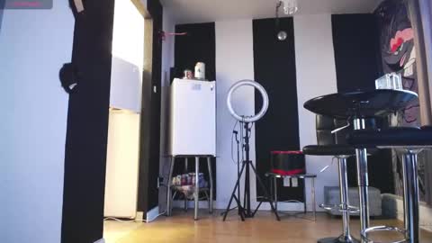 stage Kylie Sinner  brand CLITBAIT online show from 10, 9, 2025