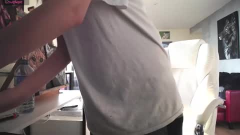 stage Kylie Sinner  brand CLITBAIT online show from 16, 9, 2025