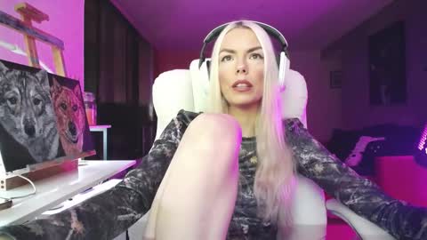 stage Kylie Sinner  brand CLITBAIT online show from 18, 10, 2025