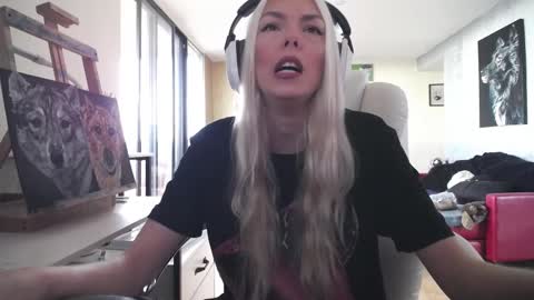 stage Kylie Sinner  brand CLITBAIT online show from 21, 10, 2025