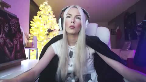 stage Kylie Sinner  brand CLITBAIT online show from 22, 12, 2025