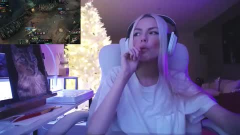 stage Kylie Sinner  brand CLITBAIT online show from 14, 1, 2026