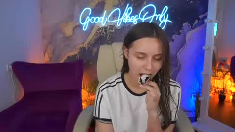 tinynataliee online show from 26, 6, 2026