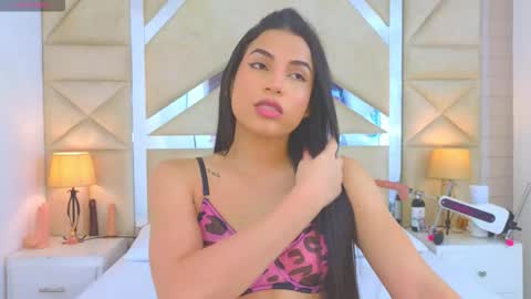 Snapshot of tiphani_walker_ chatting on 8, 1, 2026 Tiphani Walker online show from 8, 1, 2026