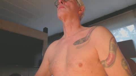 Snapshot of tirexxx_x chatting on 1, 10, 2025 tirexxx_x online show from 1, 10, 2025