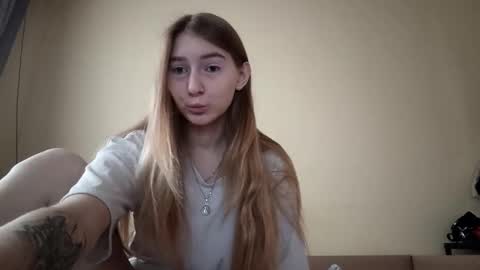 Hi Im Carry 18 years old online show from 7, 11, 2025