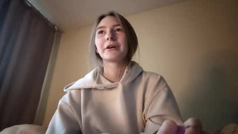 Hi Im Carry 18 years old online show from 1, 12, 2025