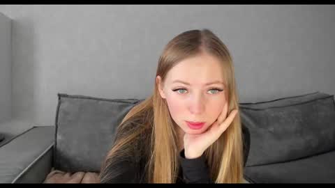 Snapshot of tixxxy chatting on 23, 12, 2025 Maria online show from 23, 12, 2025