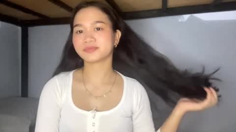 Snapshot of tobimclead chatting on 27, 4, 2026 Louise online show from 27, 4, 2026