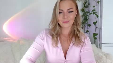 Snapshot of tokens_are_sexy chatting on 5, 8, 2026 tokens_are_sexy online show from 5, 8, 2026