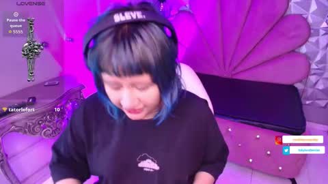 Snapshot of toky_doll chatting on 19, 11, 2025 toky online show from 19, 11, 2025