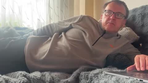 Snapshot of tom6644 chatting on 9, 11, 2025 Tom online show from 9, 11, 2025