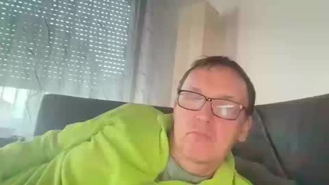 Snapshot of tom6644 chatting on 12, 3, 2026 Tom online show from 12, 3, 2026