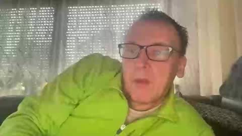 Snapshot of tom6644 chatting on 28, 3, 2026 Tom online show from 28, 3, 2026