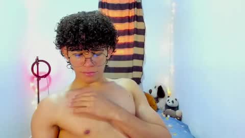 Snapshot of tom_blue10 chatting on 19, 4, 2026 Tom Blue online show from 19, 4, 2026