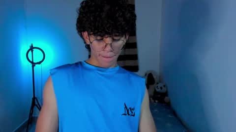 Snapshot of tom_blue10 chatting on 21, 4, 2026 Tom Blue online show from 21, 4, 2026