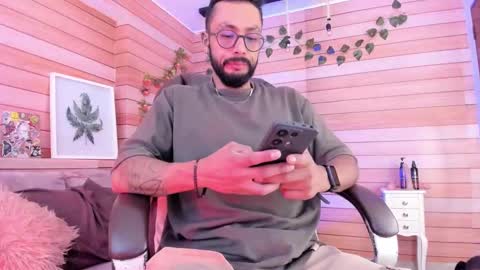 Snapshot of tom_cooper_1 chatting on 2, 2, 2025 Master of pleasure online show from 2, 2, 2025