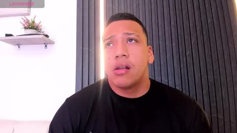 Tom muscle1 online show from 9, 11, 2025