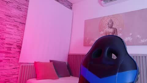 Tom muscle1 online show from 25, 3, 2026