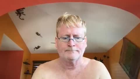 Snapshot of tomascausa chatting on 13, 10, 2025 Hola online show from 13, 10, 2025