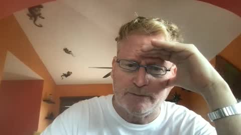 Snapshot of tomascausa chatting on 3, 12, 2025 Hola online show from 3, 12, 2025