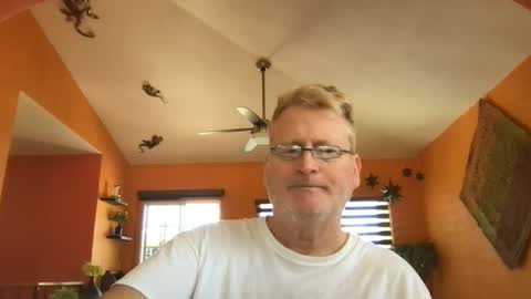 Snapshot of tomascausa chatting on 15, 4, 2026 Hola online show from 15, 4, 2026