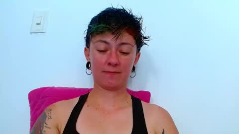 Snapshot of tomboyblue chatting on 22, 4, 2026 Blue online show from 22, 4, 2026
