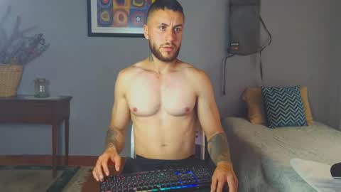 Snapshot of tomdavisxl chatting on 4, 3, 2026 tomDavisXl online show from 4, 3, 2026