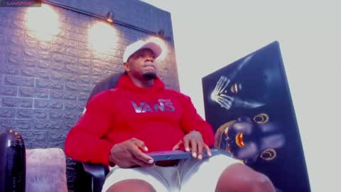 Snapshot of tommike388 chatting on 19, 4, 2026 Tom Mike online show from 19, 4, 2026