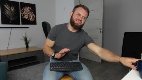 Snapshot of tommy_burnzzz chatting on 8, 10, 2025 tommy burnzzz online show from 8, 10, 2025