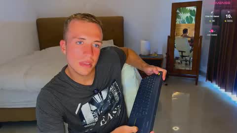 Snapshot of tommy_cumfinger chatting on 1, 10, 2025 Tommy online show from 1, 10, 2025