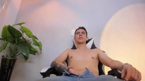 Snapshot of tonny_collins chatting on 21, 11, 2025 tonny_collins online show from 21, 11, 2025