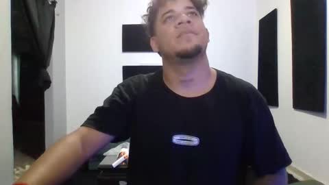 Snapshot of tony19c chatting on 6, 1, 2025 toni online show from 6, 1, 2025