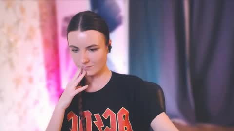 Snapshot of too_beautiful chatting on 12, 3, 2025 Elizabeth online show from 12, 3, 2025