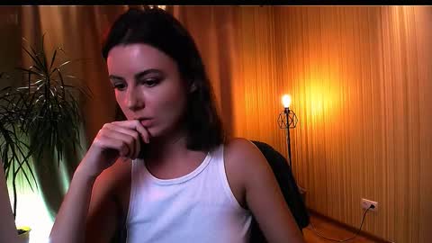 Snapshot of too_beautiful chatting on 8, 10, 2025 Elizabeth online show from 8, 10, 2025